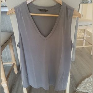 Lucky Brand Grey V-neck Size Medium